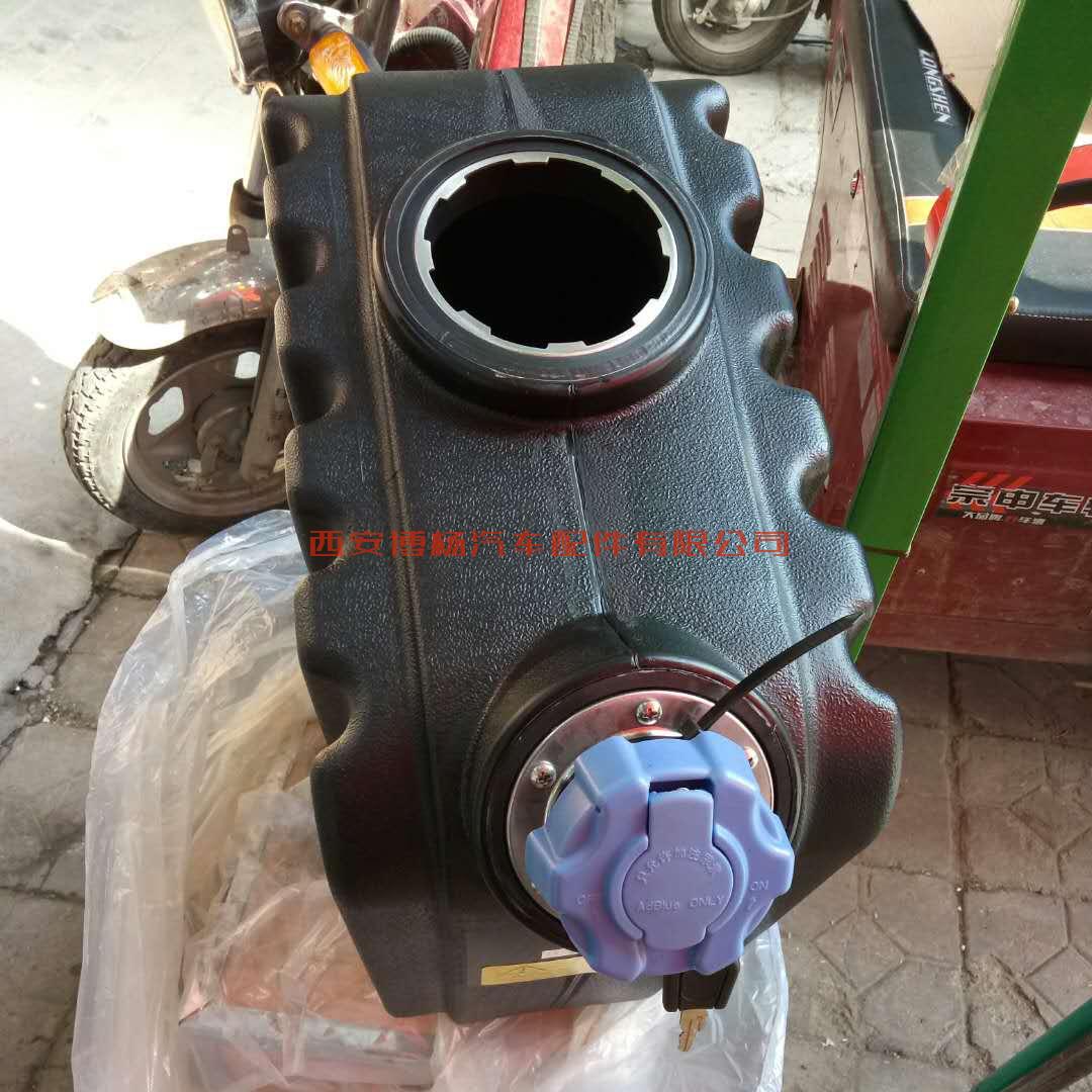201576945920350300 WG9925565001/1中国重汽40L尿素箱总成