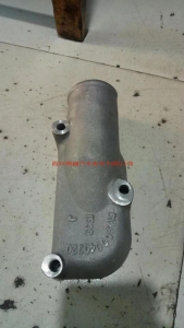 b2d69f858652238e1946cb0ec5c0350 612600040320潍柴WD12发动机节温器盖