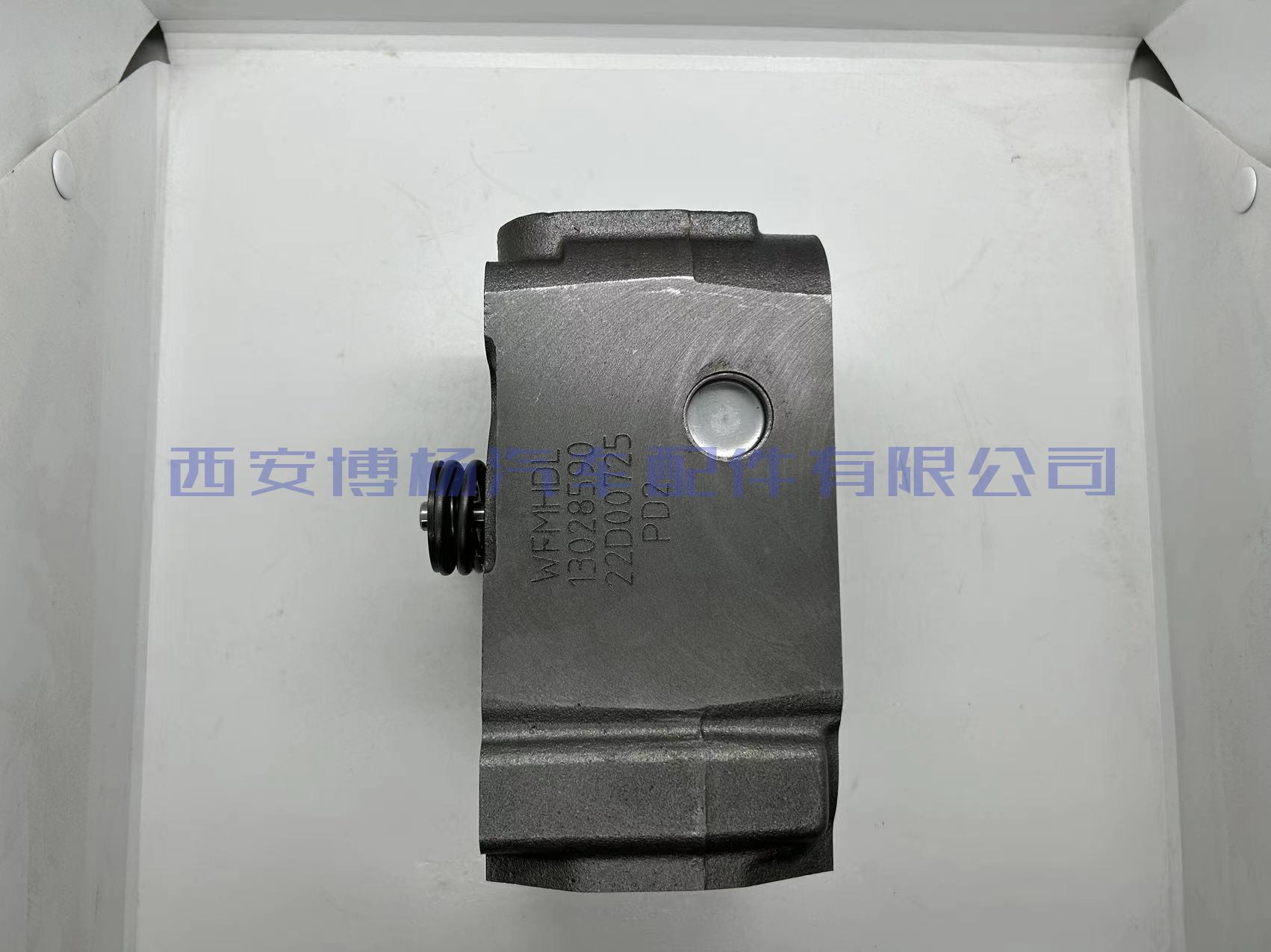 13028590潍柴道依茨气缸盖总成
